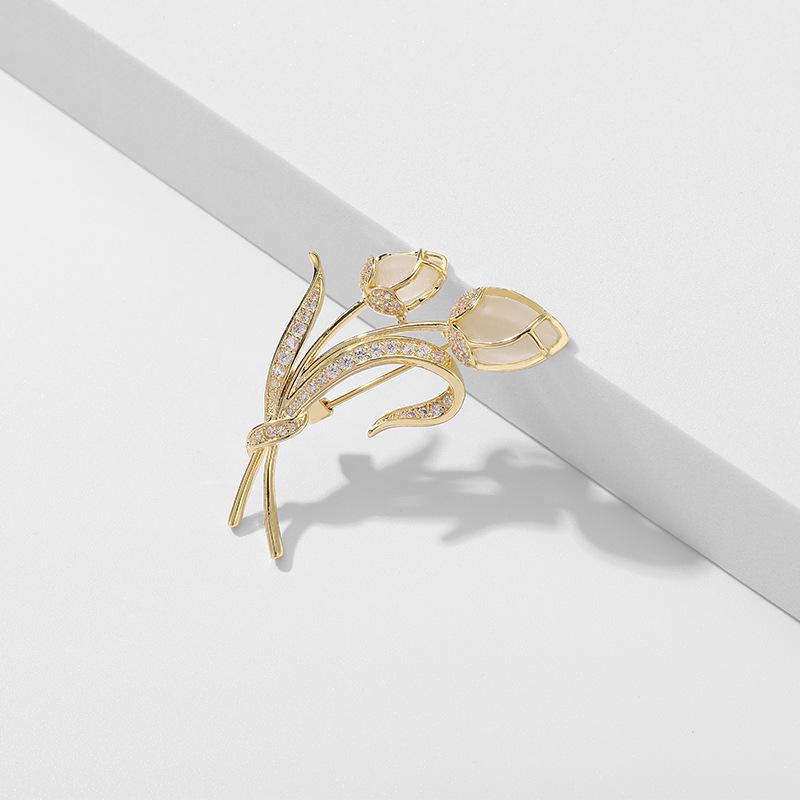Korean Style Cat's Eye Stone Tulip Brooch: Trendy, Elegant, Versatile Corsage Pin for Women