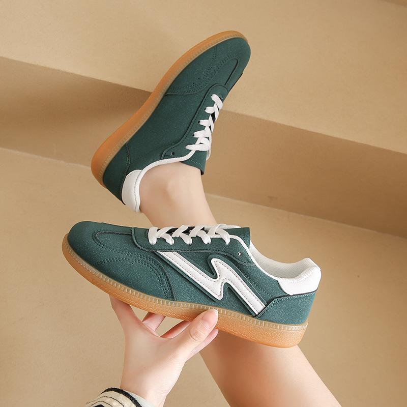 Fashion Women Sneakers 2025 Spring New Luxury Flat Loafers Comfortable Slip On Soft Female Sneakers Lightweight Outdoor Shoes for Women