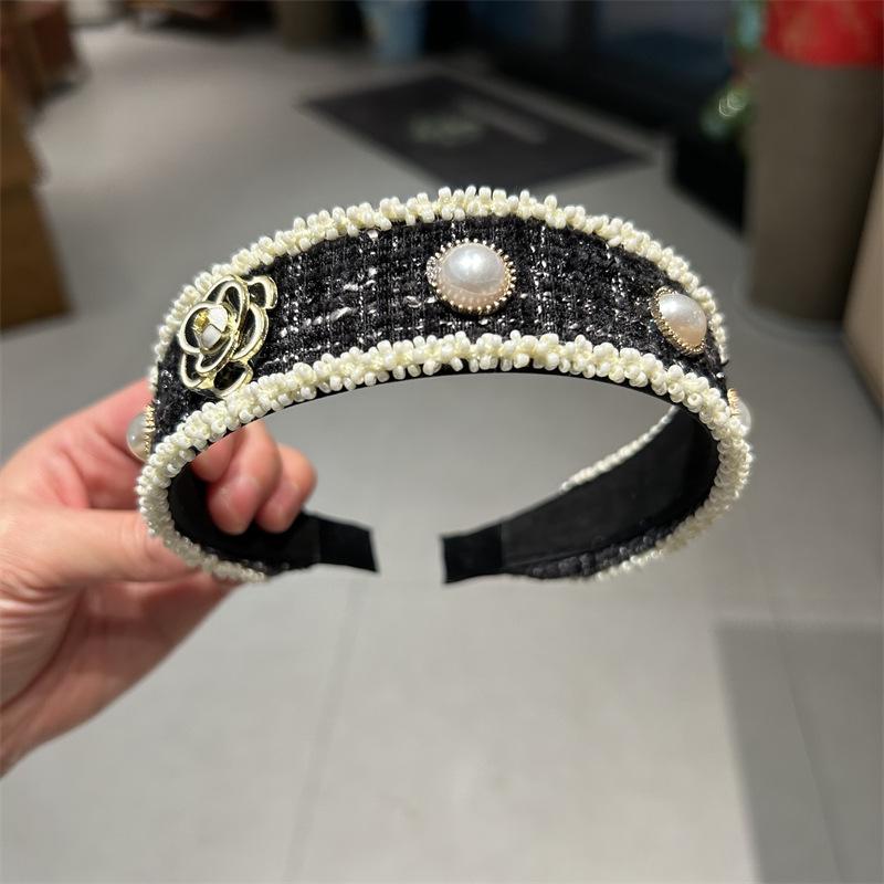 

Элегантная повязка на голову с барочным жемчугом и камелией для женщин - Широкие поля чёрный
