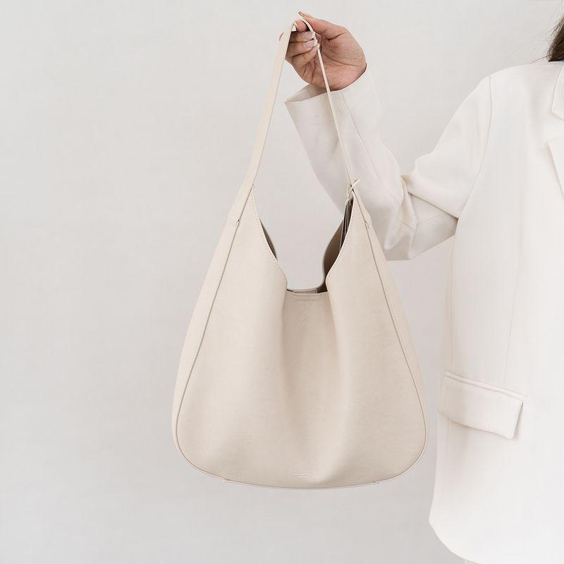 

Niche Fashion Soft Leather Tote Bag Women 2025 New Large Capacity Casual All-matching Idle Style Commuter Shoulder Bag