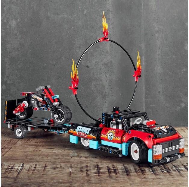 LEGO Technic 42106 Фургон и каскадерский мотоцикл