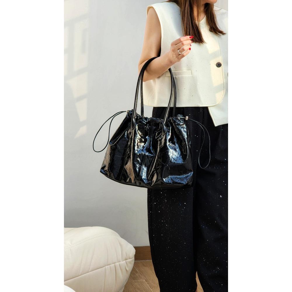 Upper Layer Oil Wax Leather New Style Simple And Elegant High-grade Sense Drawstring Small Tote Bag Casual Lazy Shoulder Bag Handheld Bag Buckle Bag