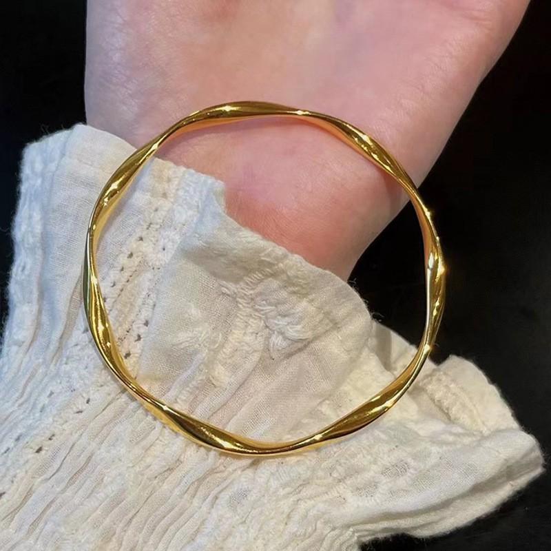 Stainless Steel Mobius Loop Bracelet Women Gold Plated Hypoallergenic Minimalist Geometry Jewelry