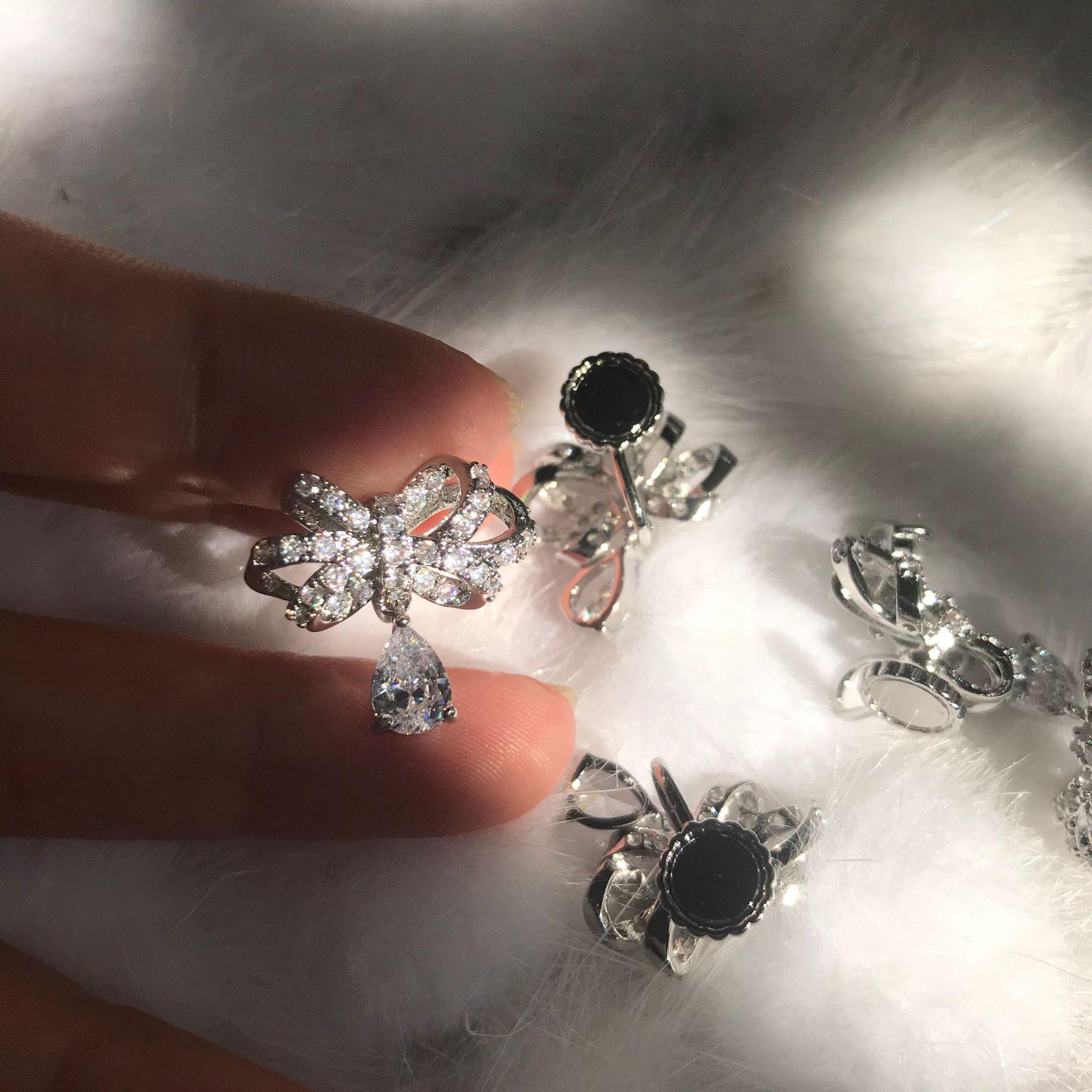 

[Песня любви] Французские серебряные серьги-клипсы с цирконами для женщин (Непирсинг)