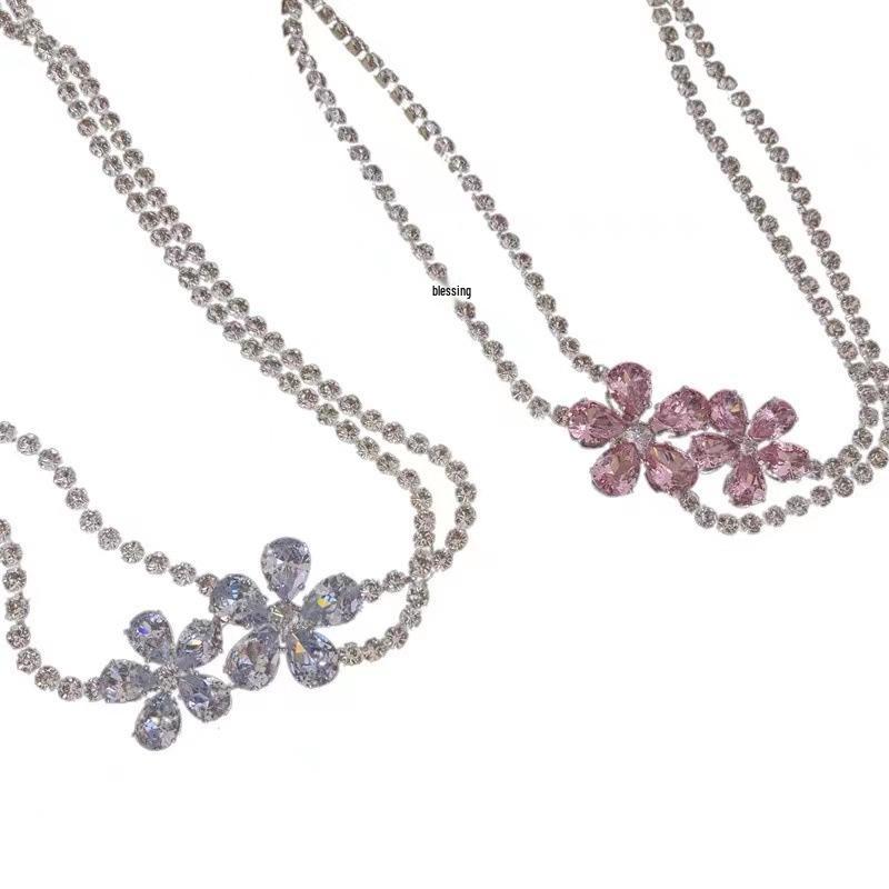 Korean Light Luxury Rhinestone Flower Necklace - Elegant Short Style for a Chic Look