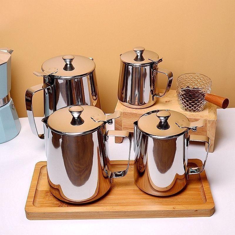 Milchaufschäumkrug aus Edelstahl mit Deckel, verdickter Ausguss, für Kaffee, Milchtee, kalte Getränke