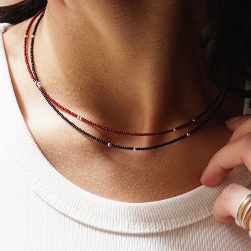 

OURPIERRE SILVER DOT BEADS NECKLACE White wine