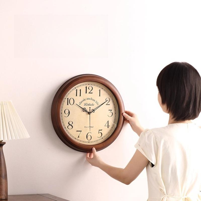 European Style Solid Wood Number Wall Clock Round Classic Silent Restaurant Clocks Vintage Clock Living Room Office Home Decor