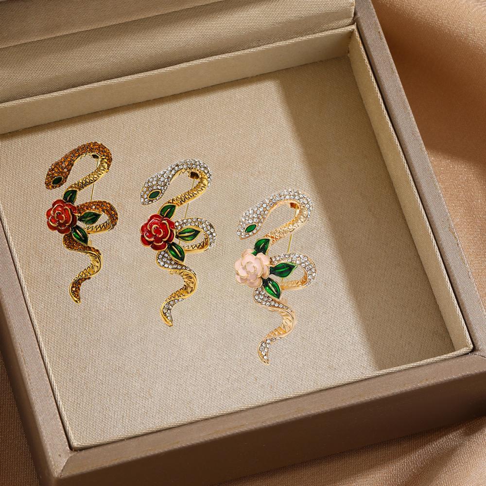 Zodiac Snake Brooch Women Autumn Winter Animal Alloy Brooch Pin Personalized Versatile Clothes Bag Scarf Accessories Brooches