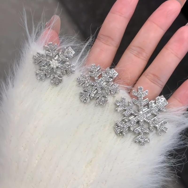 Cool-toned Snowflake Hair Clip - New 2025 Autumn/Winter Side Hairpin for Girls, Perfect for Christmas