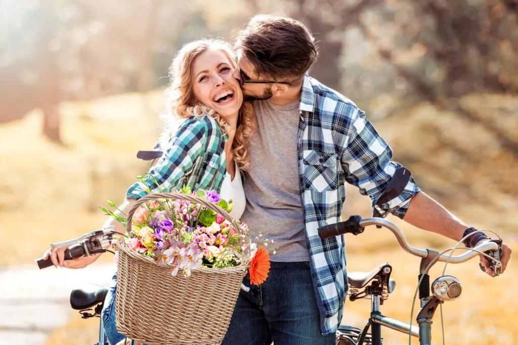 Wicker basket carrier, bicycle basket for handlebars, spacious and strong