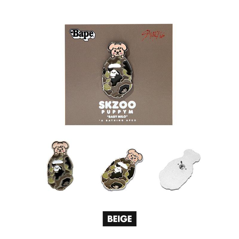 

[ПРЕДЗАКАЗ] STRAY KIDS × BAPE – МЕТАЛЛИЧЕСКИЙ ЗНАЧОК (8 типов) BEIGE