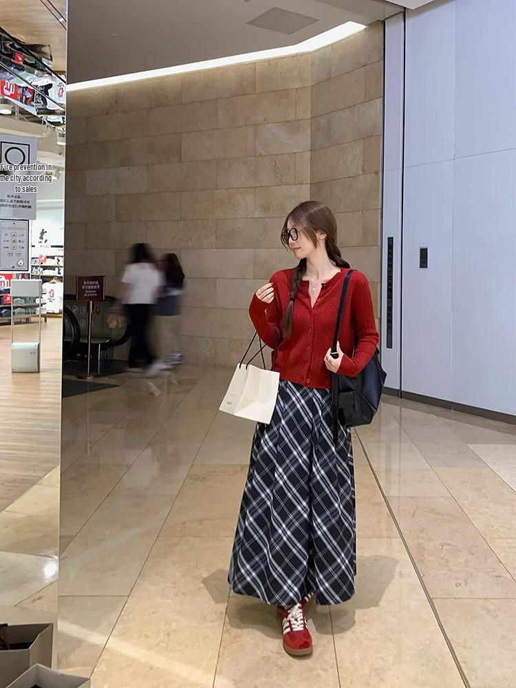 Women's Plaid Pleated Skirt - Slimming, Flaw-Hiding, Korean Style for Spring/Autumn 2025