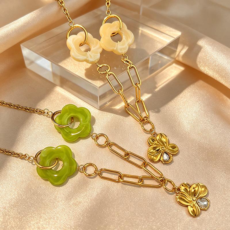 Stainless Steel Resin Pendant Necklace Sweet Zircon Flower Spliced Necklace Exquisite Romantic Dinner Jewelry As Gifts for Women