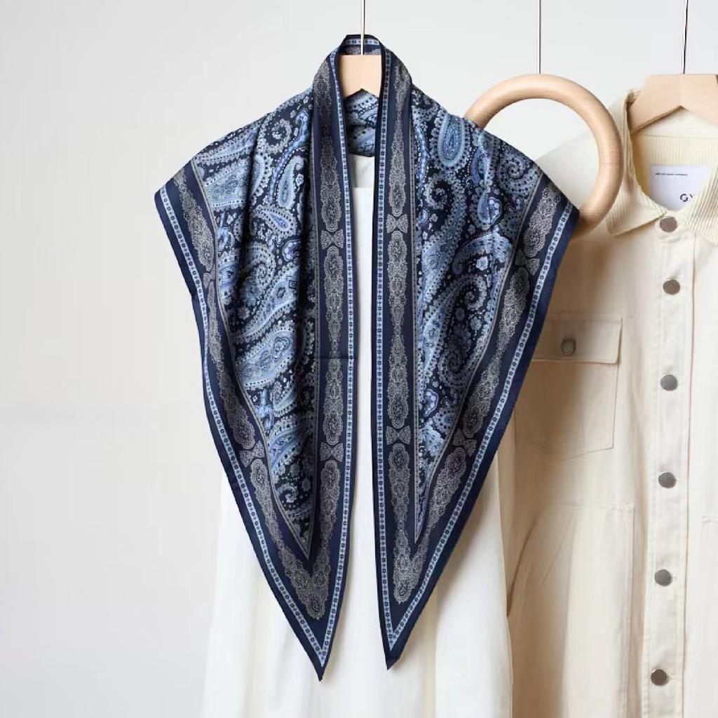 Retro old money wind cashew flower triangle scarf women's fashion high sense versatile decoration outer silk scarf scarf fart curtain tide