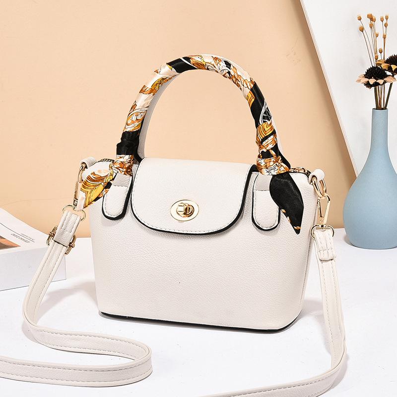 2025 Femalebag New Shoulder Bag Trendy Fashion Versatile Gift Shoulder Crossbody Bag