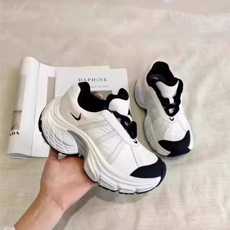 Autumn new women's shoes heightened 6CM breathable soft sole star versatile temperament casual sports shoes