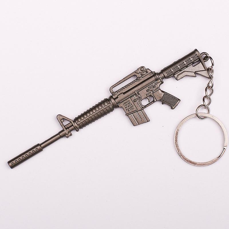 "12 cm PUBG-Schlüsselanhänger: Helm der Stufe 3, Bratpfanne und 98KAWM-Waffenmodell als Geschenk"