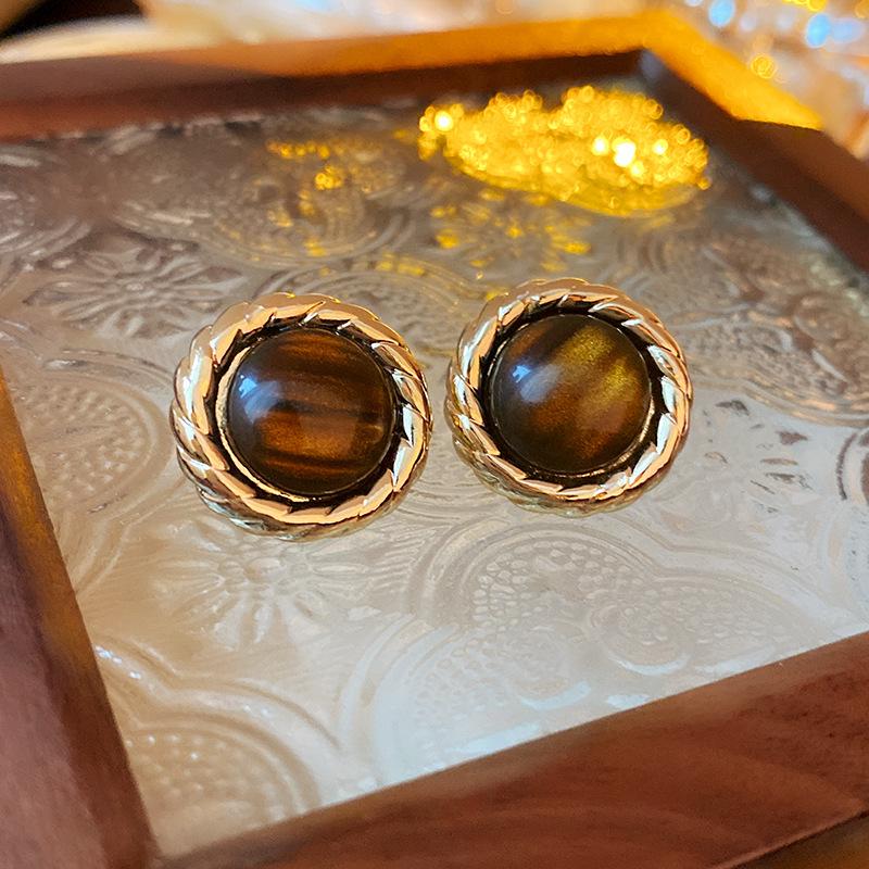 Silver Needle Vintage Geometric Court Style Light Luxury Retro Stud Earrings for Women