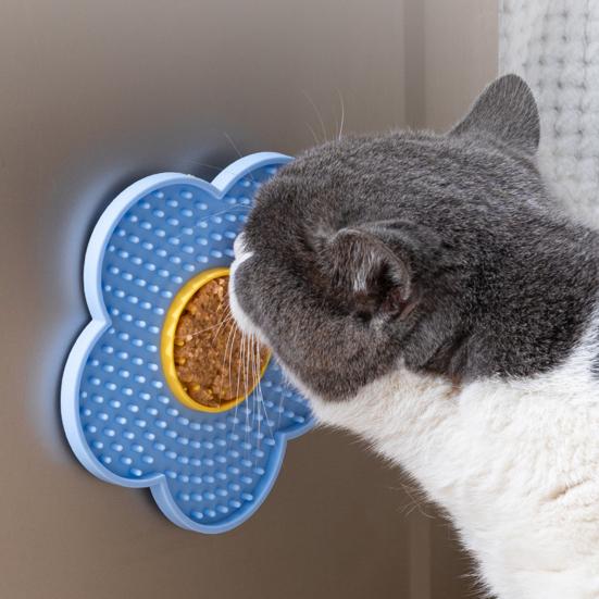 Silicone Pet Licking Mat Slow Feeder Mat with Suction Cups Flower Shape Lick Mat Prevents Overeating for Cats Dogs