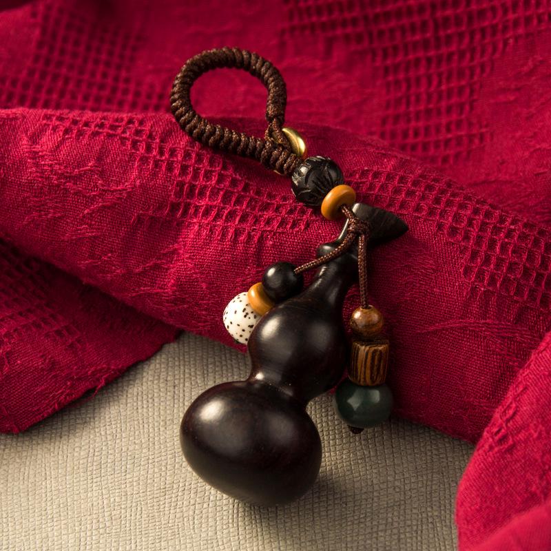 Sandalwood Gourd Keychain: Creative, Portable Pendant for Men & Women