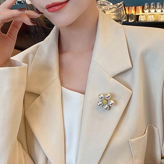 Elegant blomstersløyfebrosje Lett jakkeslagsnål