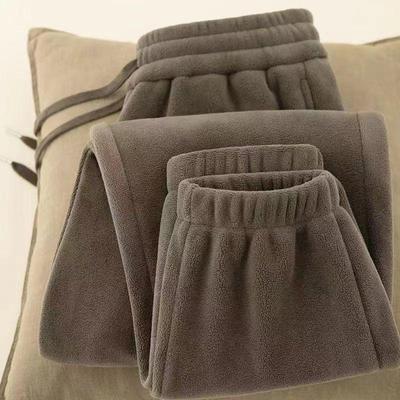 Pantalon de survêtement en velours épais pour homme: Polaire double face, couleur unie, pantalon de sport chaud et décontracté longueur cheville pour l'automne et l'hiver.
