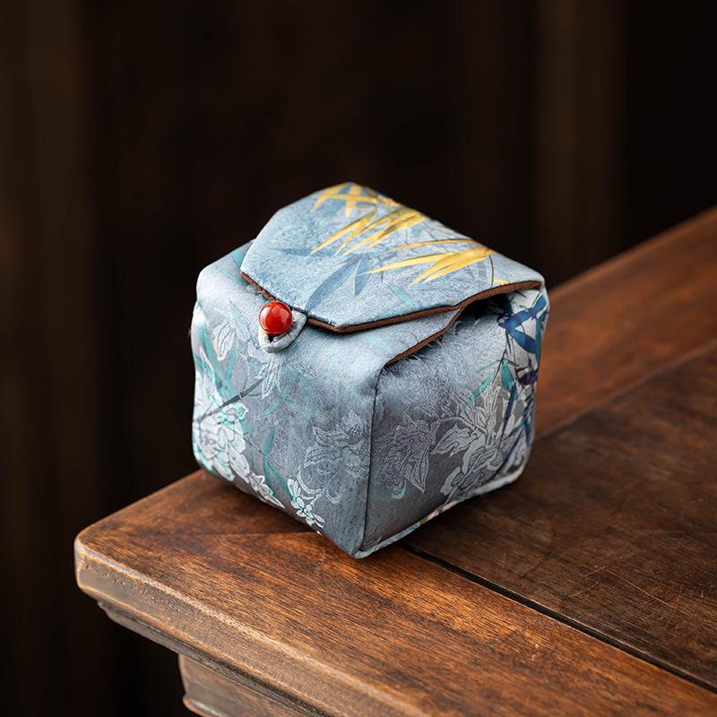 

Xiangyunsha Portable Kung Fu Teacup Storage Pouch 8*8*8cm