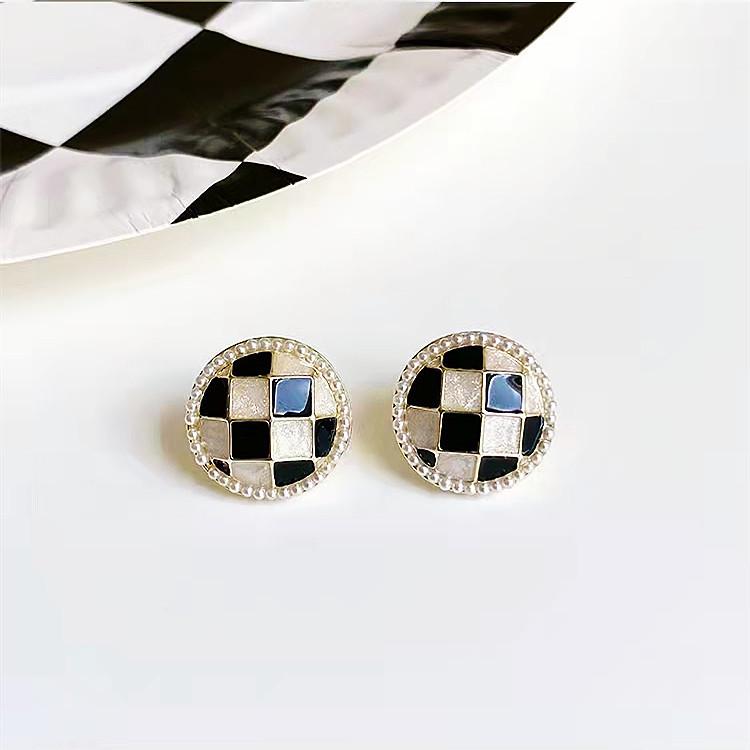 S925 Sterling Silver Needle Korean Drip Oil Black & White Plaid Round Stud Chessboard Pattern Dangle Earrings for Women.
