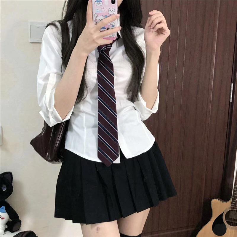 

Женская приталенная белая рубашка с длинным рукавом в академическом стиле и комплект плиссированной юбки Extra Small