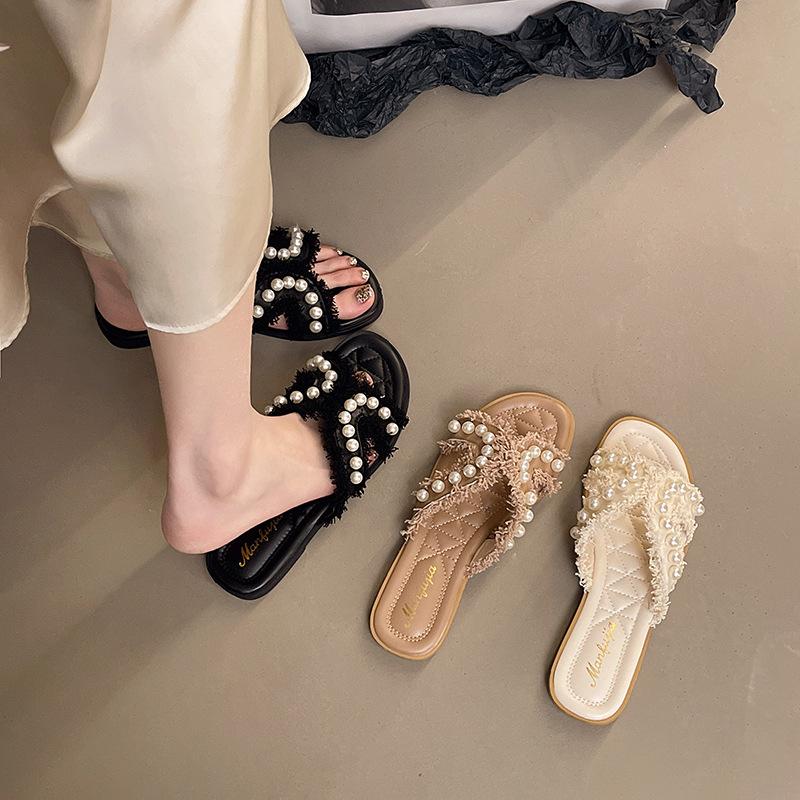 Xiaoxiangfeng Cool Slippers Women's 2025 Summer Korean Version New Outer Wear Fairy Style Lady Beaded Flat Heel Fashion Slippers