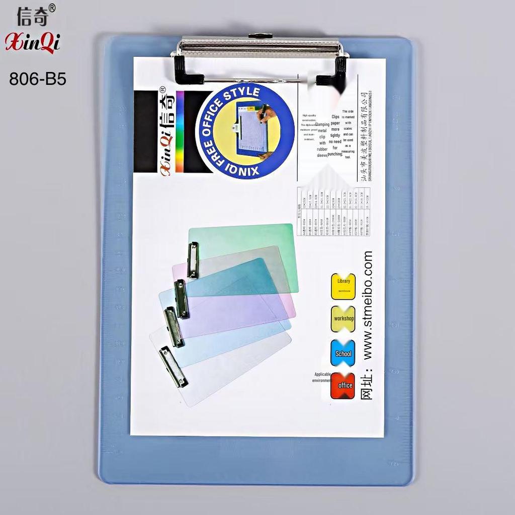 Verdickte Hartplastik-Schreibunterlage mit Klemme