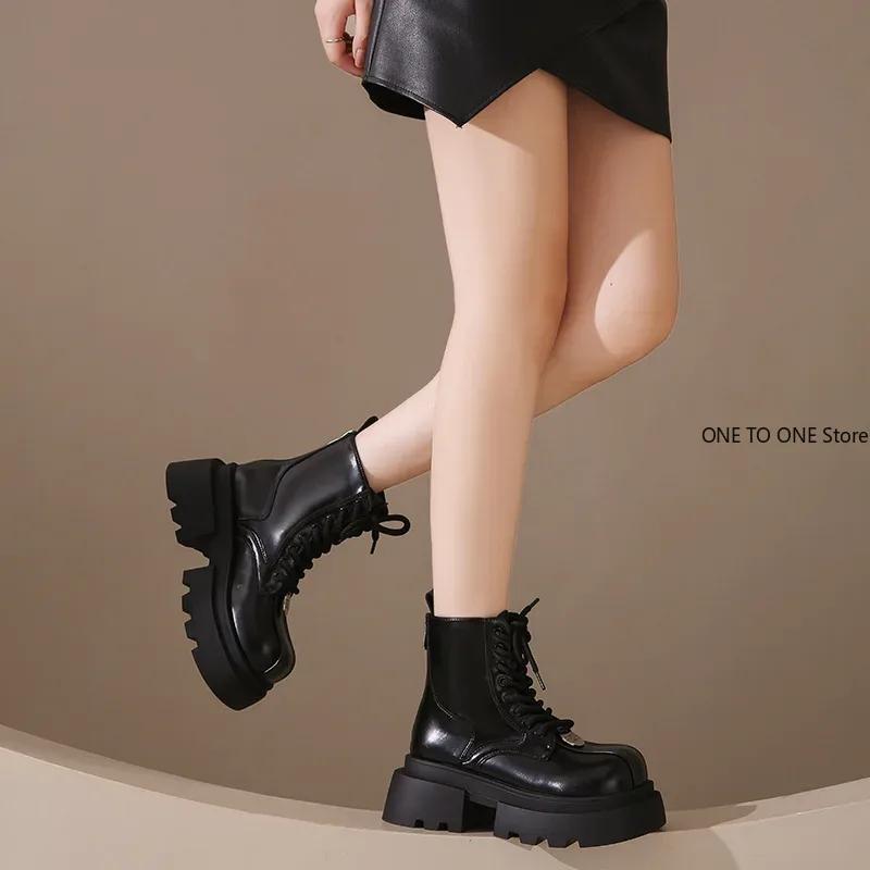 Белые короткие женские ботинки-трубы на толстом каблуке с боковой молнией — фото 5