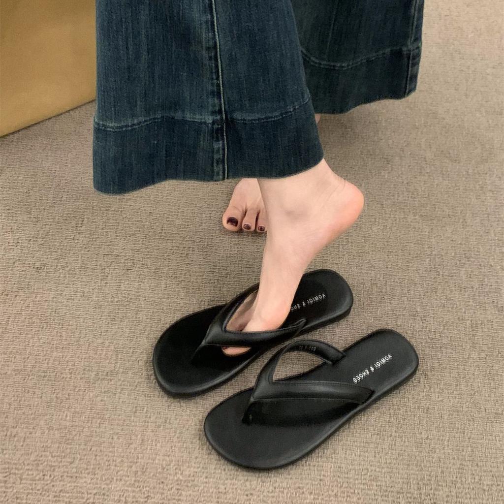 Flat-bottomed flip-flops shoes women's shoes 2025 summer wear beach French small sandals soft-soled toe sandals