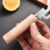 Curățător de legume cu mâner ergonomic din lemn 2-în-1 Deschizător de sticle Lamă lată curbată Curățător ascuțit pentru cartofi mere citrice morcovi Gadgeturi de bucătărie