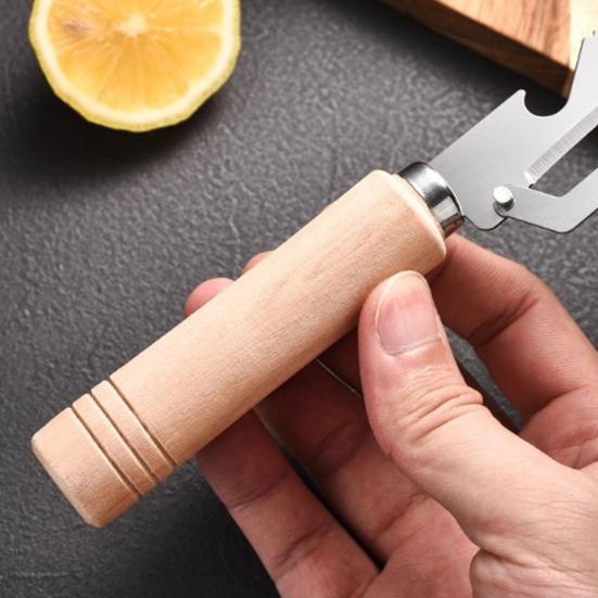 Curățător de legume cu mâner ergonomic din lemn 2-în-1 Deschizător de sticle Lamă lată curbată Curățător ascuțit pentru cartofi mere citrice morcovi Gadgeturi de bucătărie