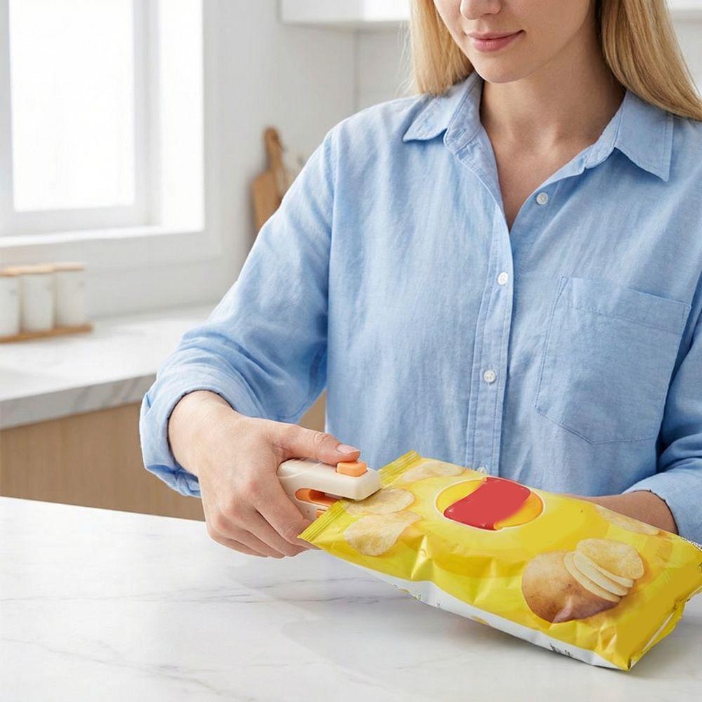 Magnetic Mini Sealing Machine USB Rechargeable Keep Fresh Heat Sealer Plastic Handheld Food Sealer Clip Snack Preservation