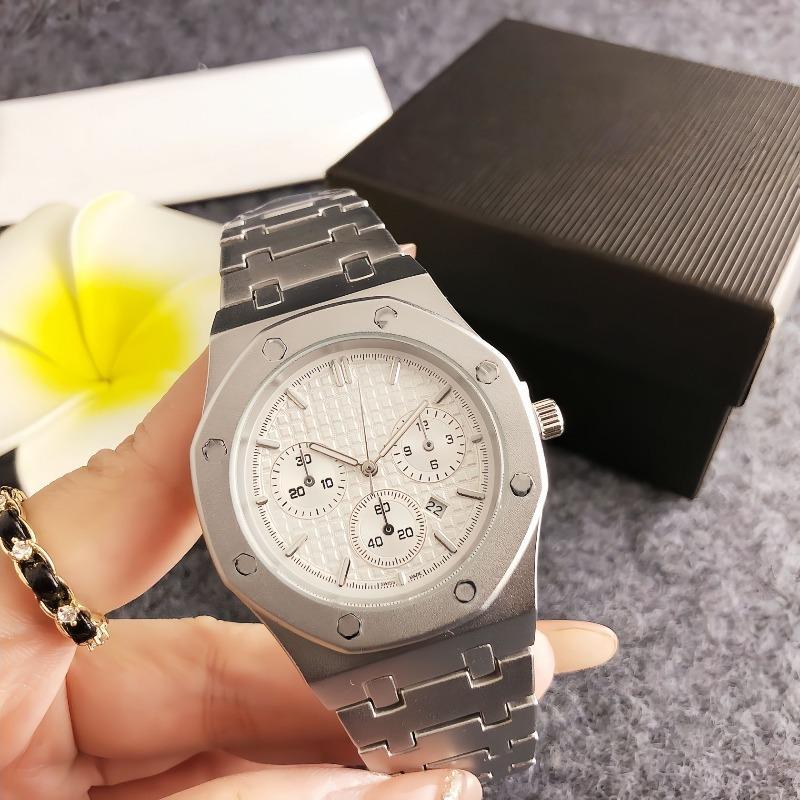 Luxury silver men's watch, green disc chronograph, steel belt quartz watch, business commuter fashion men's accessories watch