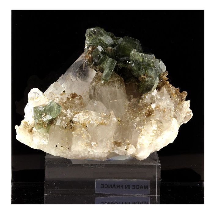 Pierres et Minéraux. Apatite, Muscovite, Quartz. 1145.5 ct. Panasqueira Mines, Covilhã, Portugal.
