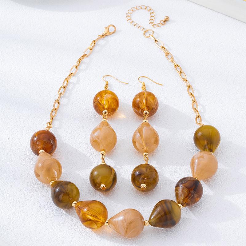 European Retro Holiday Style Two-Tone Acrylic Jewelry Set: Water Drop Earrings & Necklace