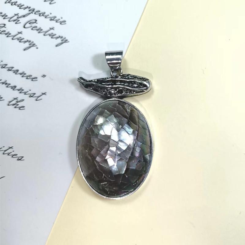 Collana con Ciondolo a Conchiglia Geometrica con Fascino Lucidato Per Artigiani di Gioielli Vintage