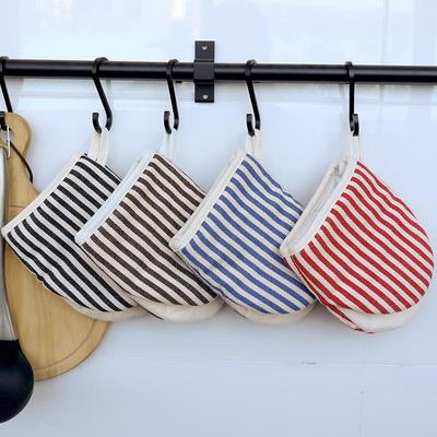 Kuchyňské potřeby – Rukavice a chňapky