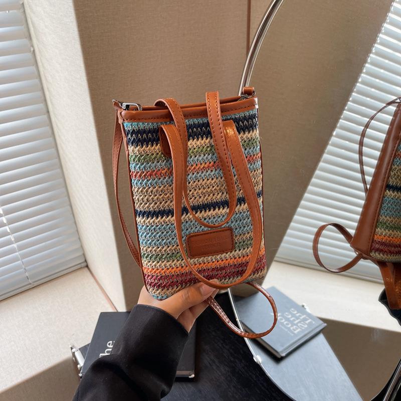 

Полосатая ручная сумка контрастного цвета через плечо плетеная маленькая сумка женская новая модная и универсальная на одно плечо сумка-ведро сумка для мобильного телефона разноцветный