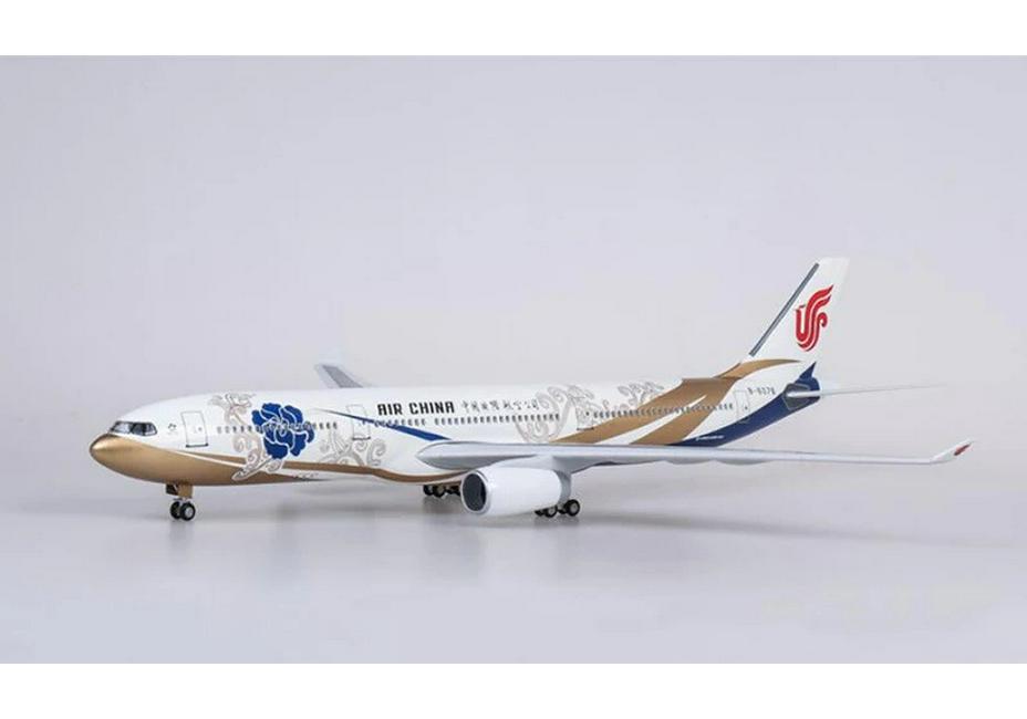 Air China 'Zichen Hao' Airbus A330 Model (1:135 Scale) with Wheels & Lights - 47CM Civil Aviation Passenger Aircraft Ornament.