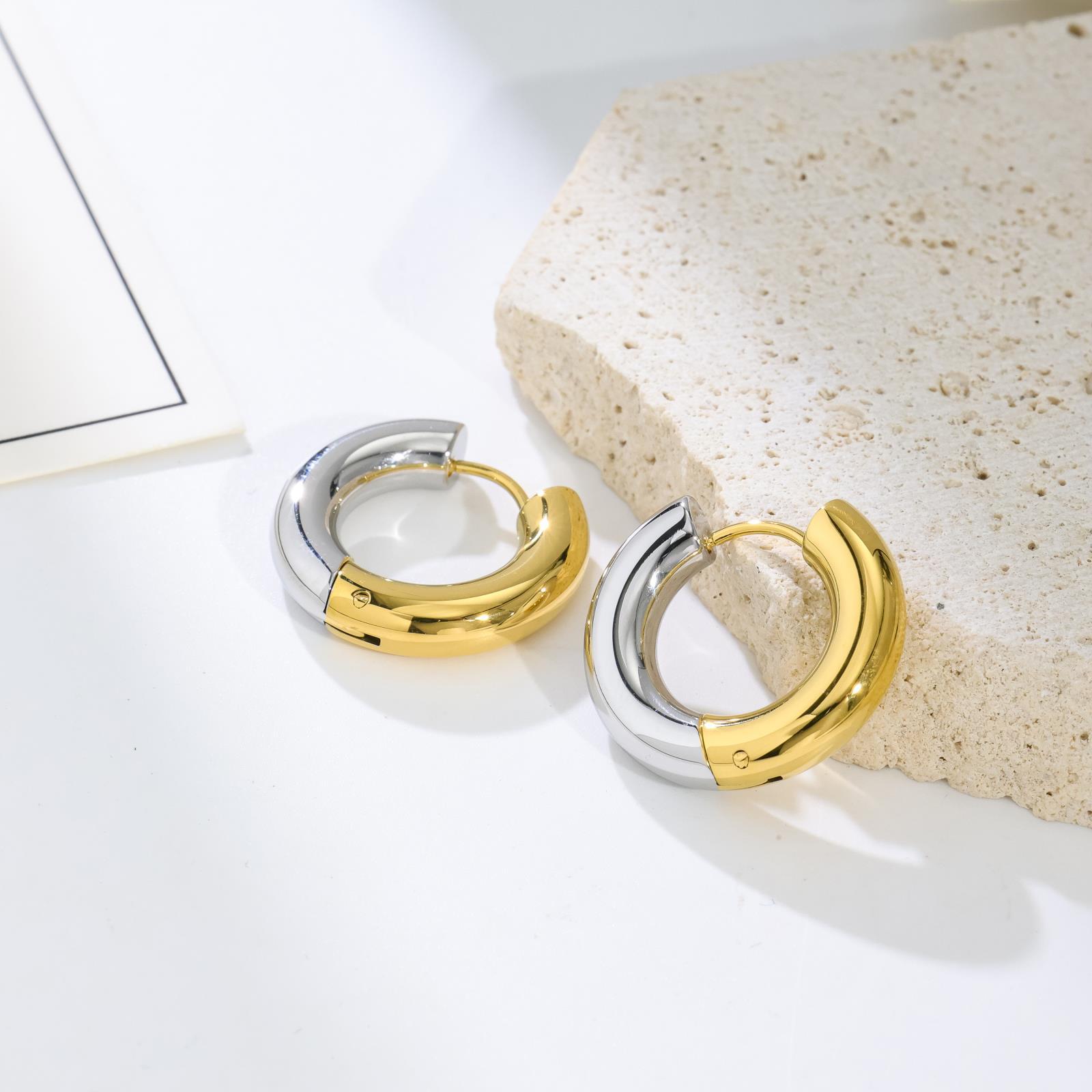 Earrings Gold and silver splicing circle earrings Cold wind titanium steel contrasting earrings Neutral wind ear buckles