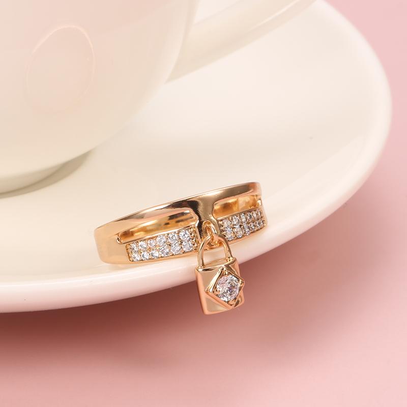 Luxus Rose Gold Schlossring Braut Hochzeit Feiner Schmuck Mikroeinlagen Bedeckt Natürlicher Zirkon Damen Ring Zubehör