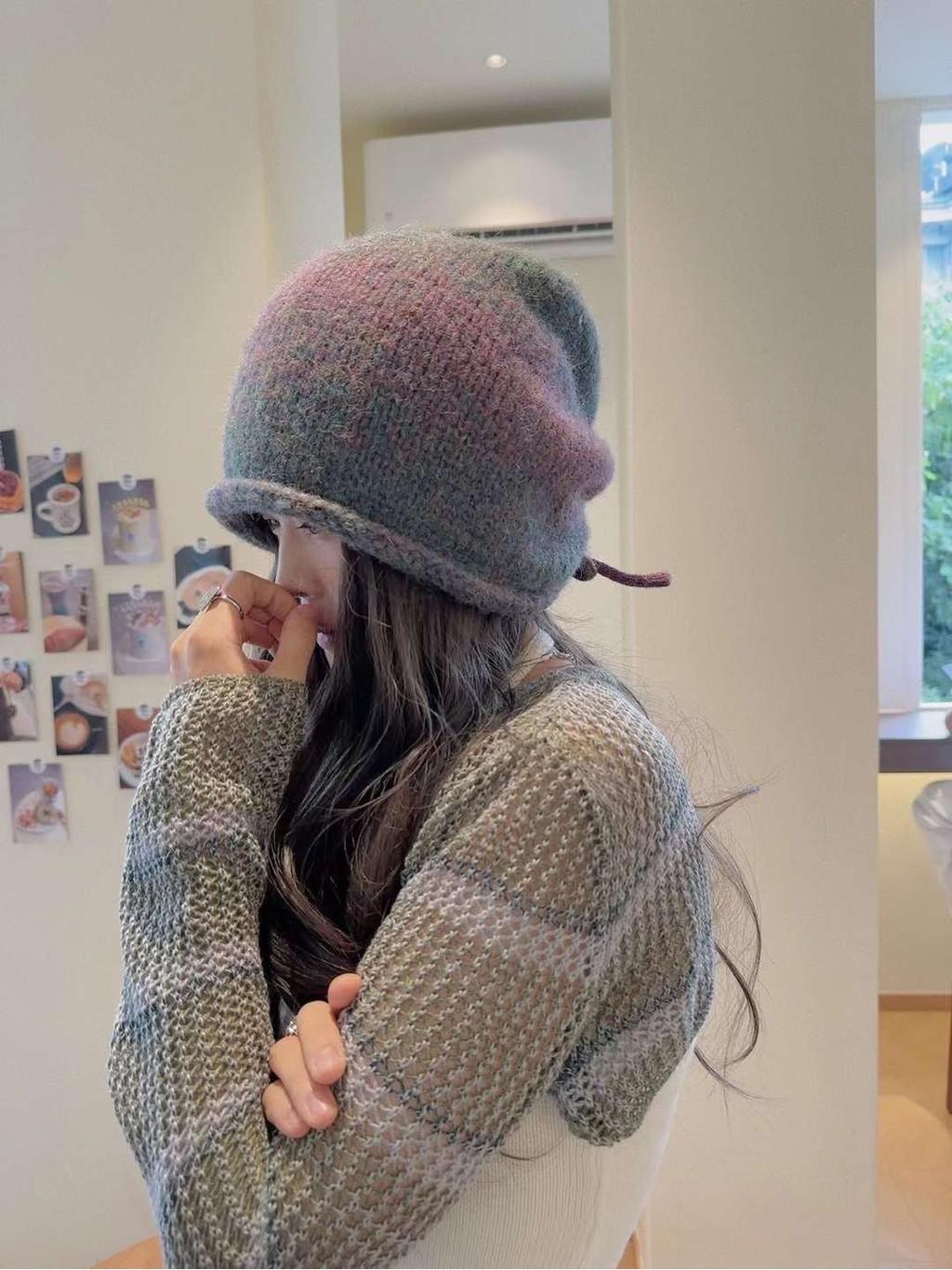 

Lovely Rainbow Gradient Knit Hat Women s Autumn Winter Hat Fashion Korean Style Cotton Material червоний колір чорний
