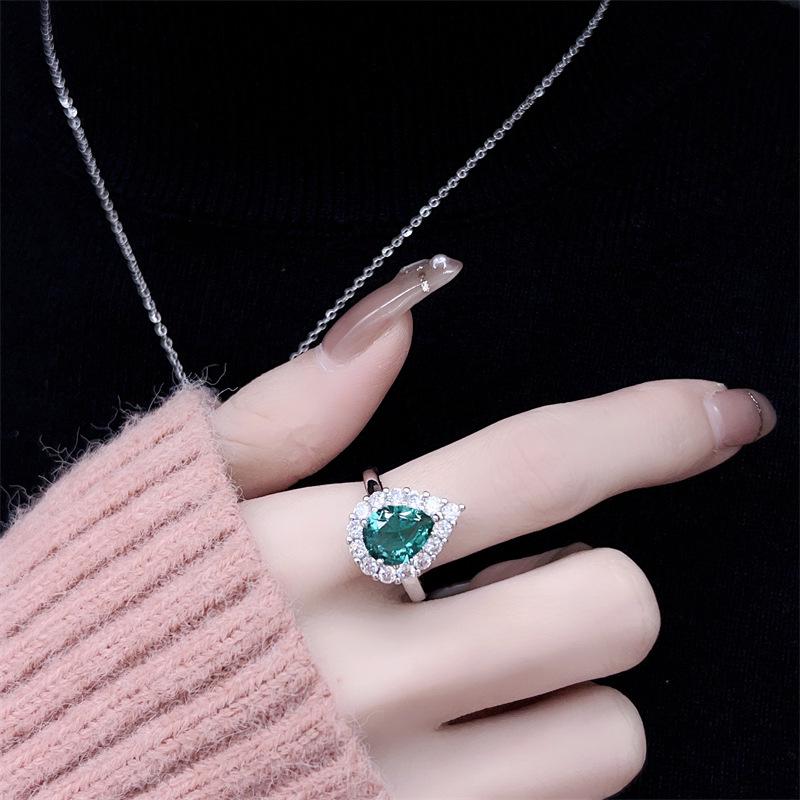 Emerald Gemstone Jewelry Set: Elegant Ring, Clavicle Chain, and Earrings for Women