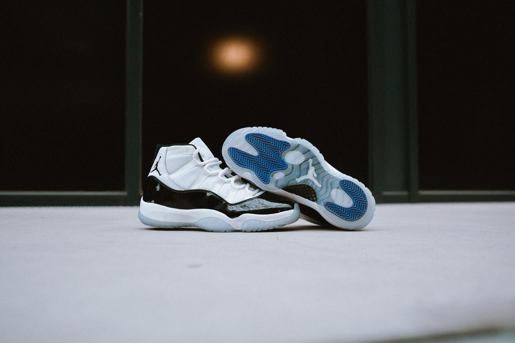 378037-100 Nike Air Jordan 11 Retro Concord 2018 (Men's)