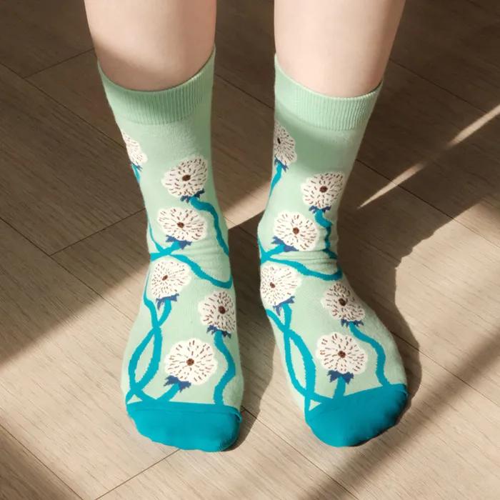 Socks White Flowers / Monica Fossbus